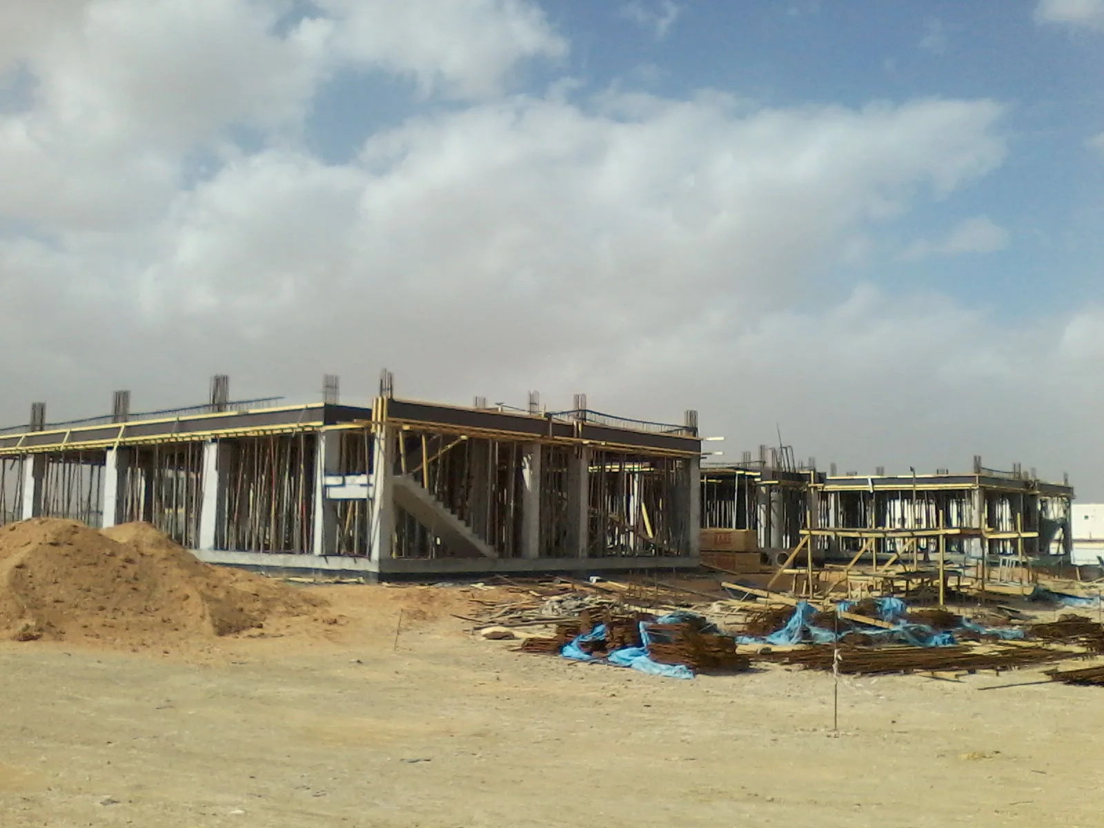 مدرستان حكوميتان
